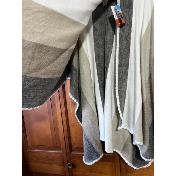 NWT Tresart Cache Women's Wool Alpaca Ecuadorian Poncho Cape Sweater One Size - Picture 9 of 11